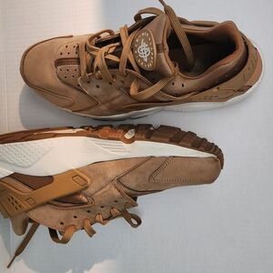 Men's Nike Air Huarache Size 13, Brown